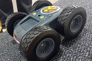 Ein Bild des Lernroboters Rugged Robot im Einsatz